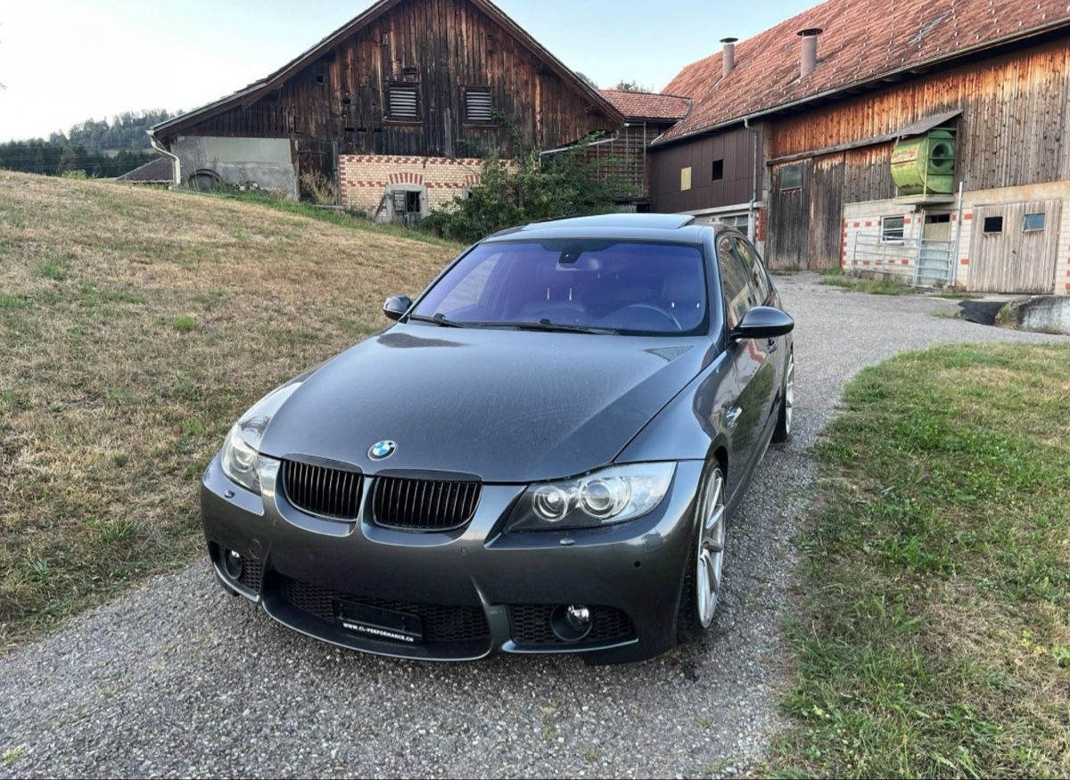 BMW Autos: BMW 330XI M3 OPTIK – Gebraucht aus Näfels von YK_4747K 1