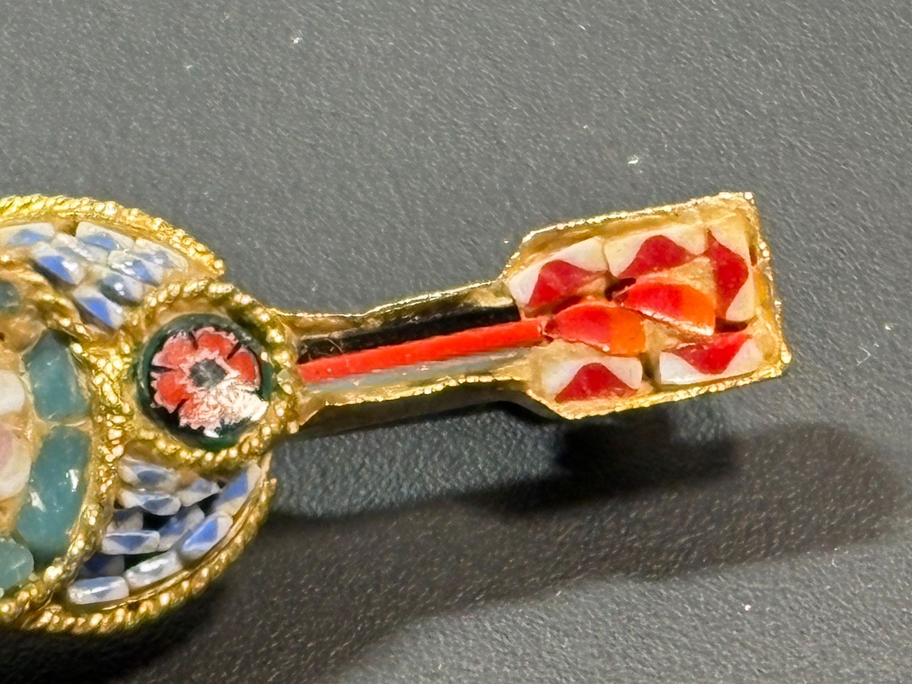 Aigner Spille & Fermagli: Spezielle Brosche mit Farbsteinen – Usato da St. Peterzell venduto da verena40 2