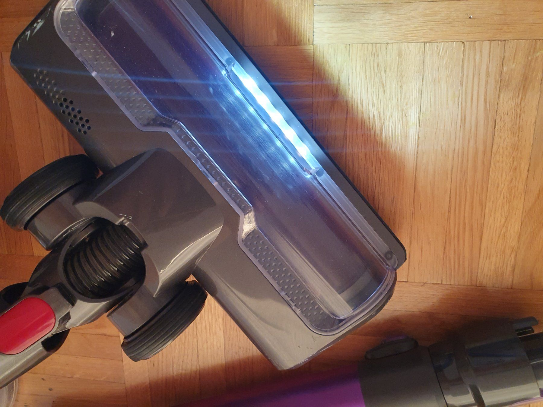 Dyson Aspirapolveri & Accessori: Dyson V7 avec brosses Led, batterie à remplacer – Usato da Prilly venduto da RoDyRe 9
