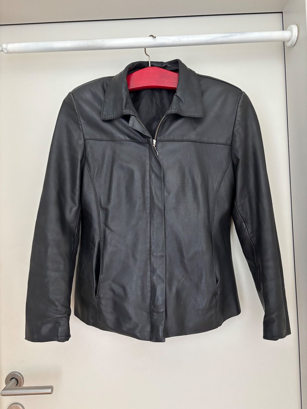 Giacche: Jacke,  echt Leder,  schwarz, Grösse 38-40 – Usato da Stein AR venduto da EvaL056