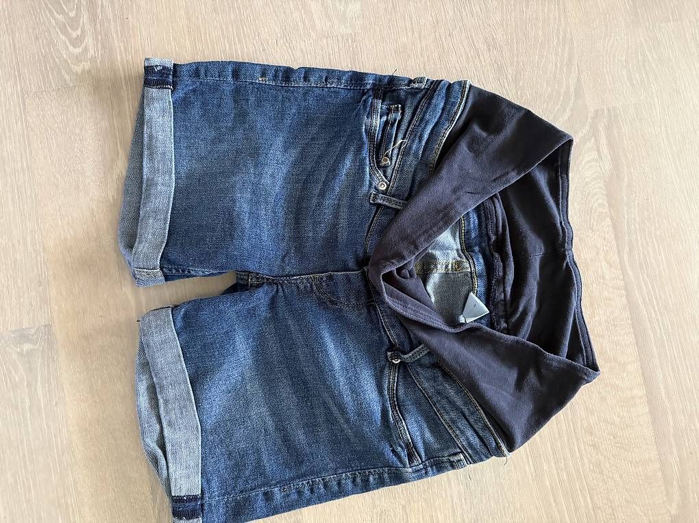 Pantaloni: Umstandsmode kurze Hosen – Usato da Wädenswil venduto da Rabl22