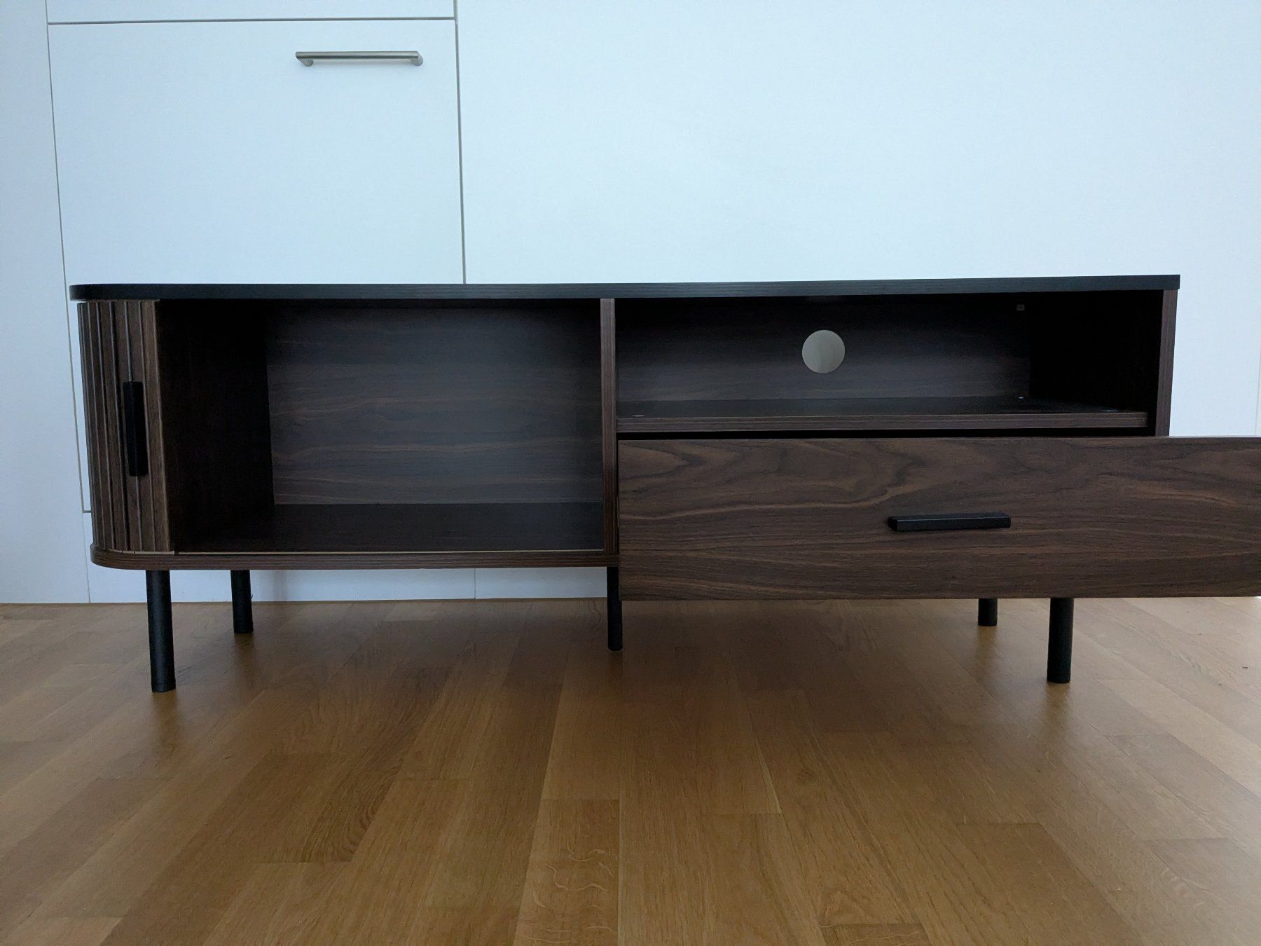 Beliani Meubles TV: TV Möbel in Nussbaumoptik – D'occasion à Bern par ced_xq8r 2