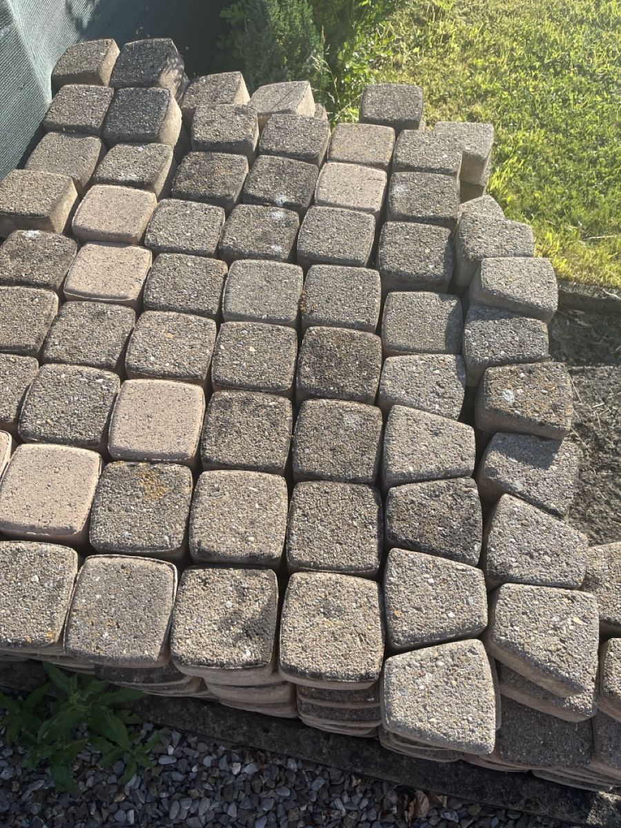 Pietre & tegole: Betonsteine rot – Usato da Sachseln venduto da sewa20 1
