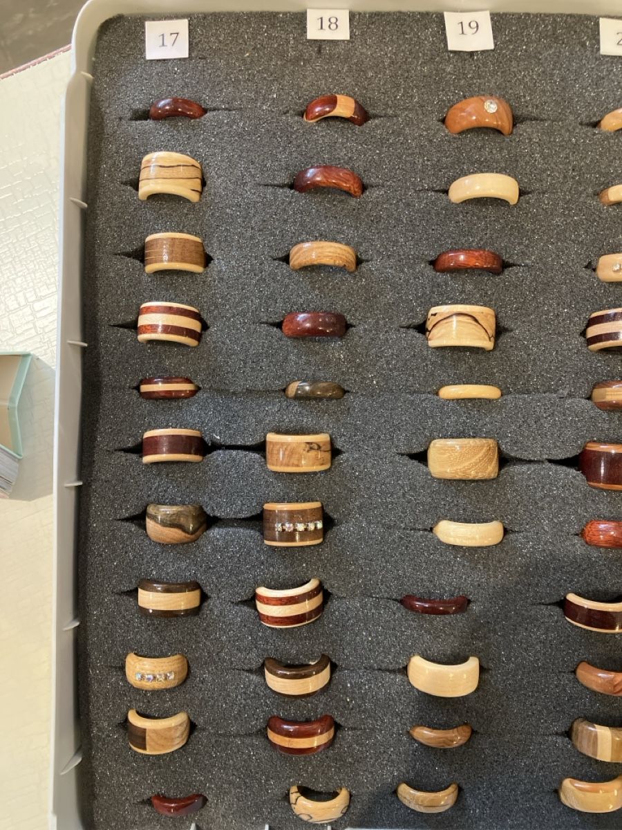Anelli: Naturholz Fingerringe oder Halsringe – Nuovo e nell'imballaggio originale da Erlenbach im Simmental! venduto da Simmentaler-Perlen 5