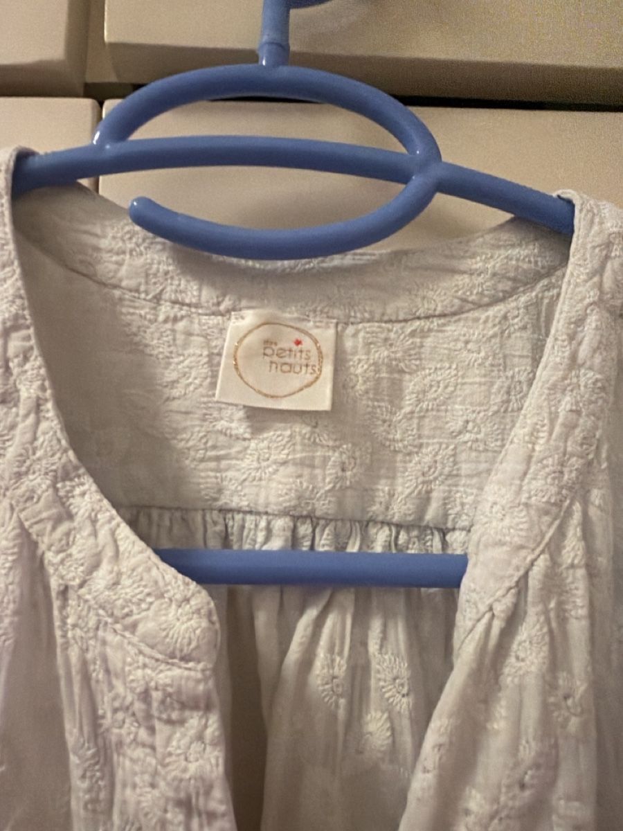 Des Petits Hauts Blusen: DES PETITS HAUTS Chemise blanche brodée  – Gebraucht aus Lausanne von Pascal9999 1