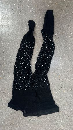 schwarze Netzstrümpfe mit Glitzersteinchen