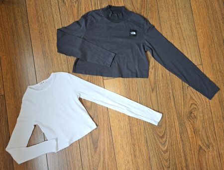 2x Crop Top / Bauchfreie Shirt mit THE NORTH FACE Gr 158 (S)