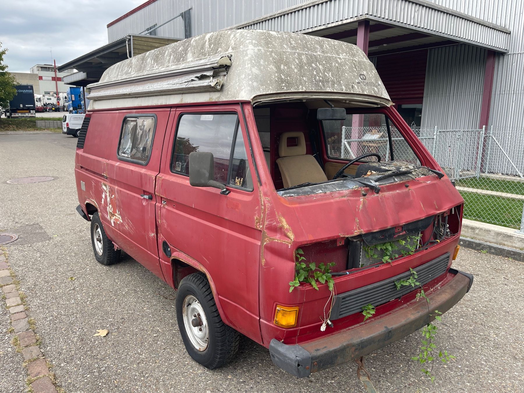 VW Camping Fahrzeuge: VW Typ 2 Camper Ersatzteile Export – Gebraucht aus Winterthur von CamperBau 2