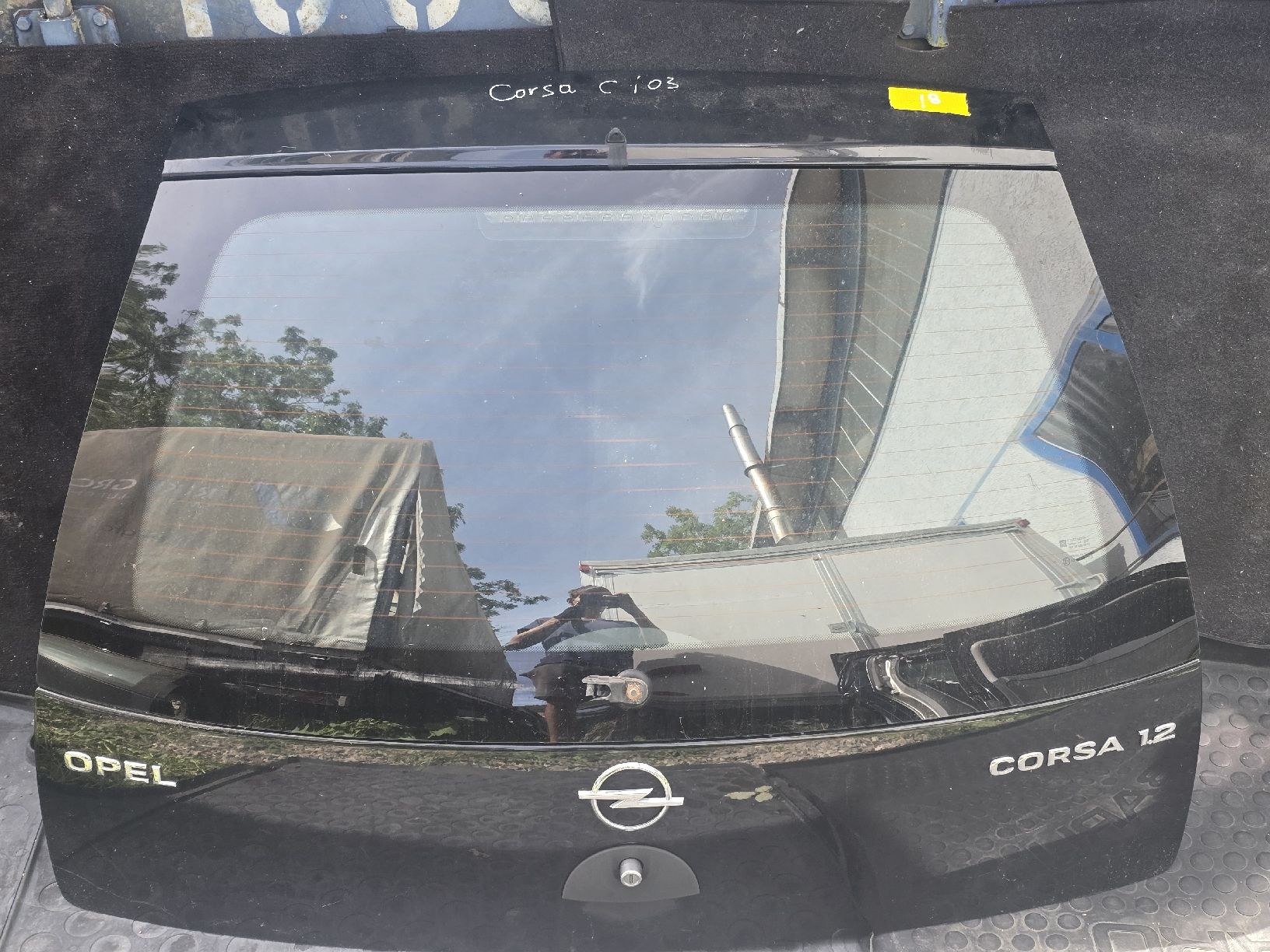 Tutti pezzi di ricambio auto: Opel Corsa C Heckklappe 2003 schwarz – Usato da Muhen venduto da SHS98