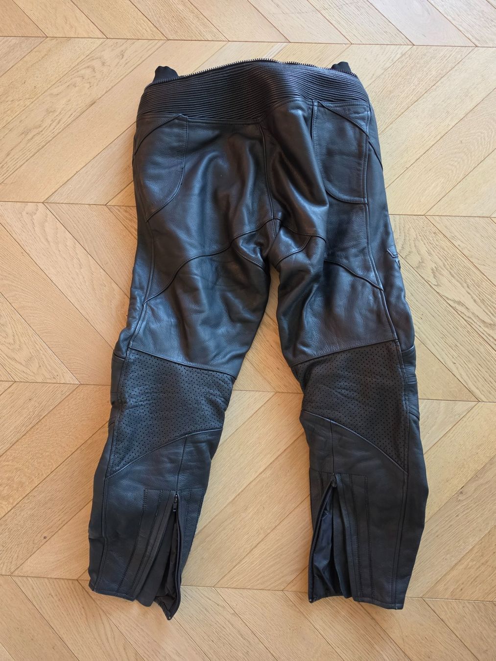 IXS Pantaloni: IXS Leder Motorradhosen Grösse 54 – Usato da Zollikon venduto da Alda 1