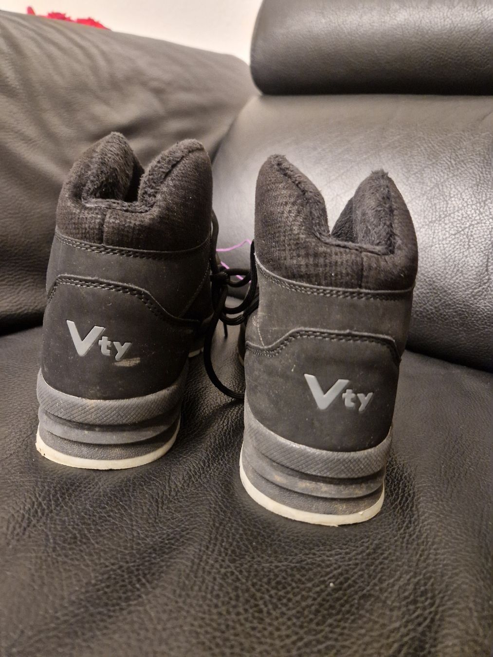 Scarpe da uomo: Chaussures d'hiver Vty noires pointure 41 – Usato da Penthaz venduto da Sosotroc 2