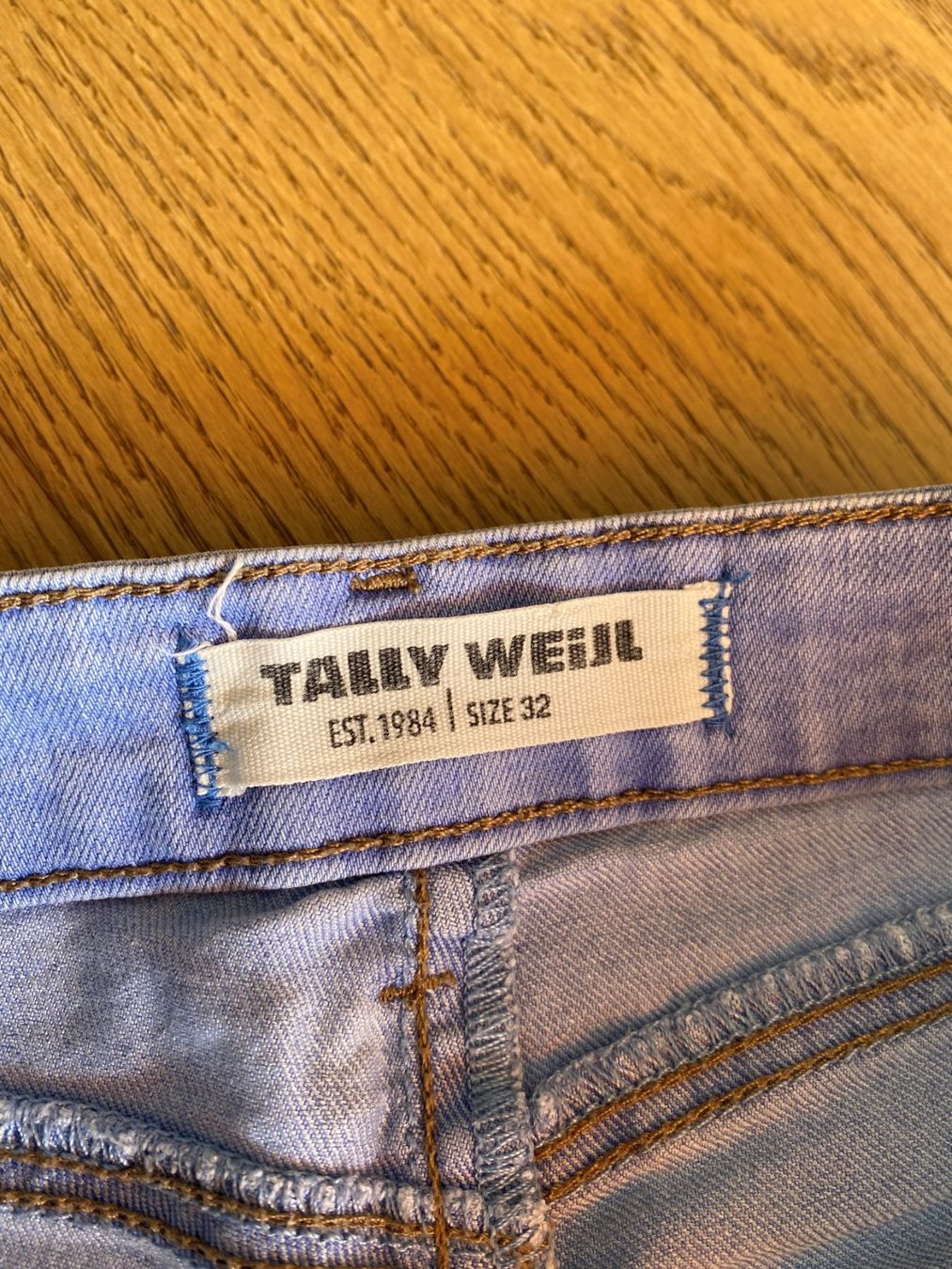 Tally Weijl Pantaloni: Short jeans TallyWeijl gr. 32 – Usato da Delémont venduto da Petitlutin 2