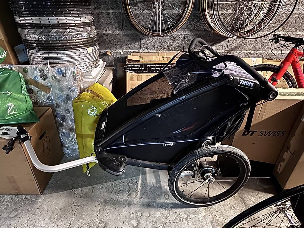 Thule Remorques: Thule Chariot Sport 1 avec accessoires – D'occasion à Carouge GE par bluelight575