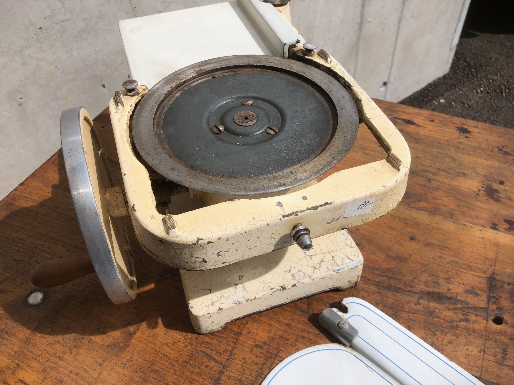 Elettrodomestici da cucina: Antike Aufschnittmaschine, Graff 14, Eisen & Emaille – Usato da Laufenburg venduto da industrial-silence 5