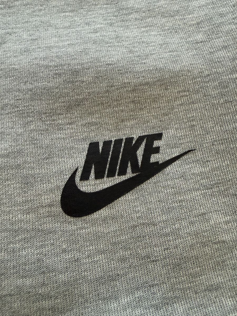 Nike Pantaloni: Nike Tech Fleece L – Usato da Uster venduto da ercegod 1