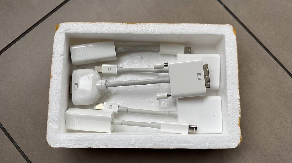 Laufwerke & Adapter: 5 originale Apple Adapter VGA DFI Thunderbolt LAN – Gebraucht aus Schwerzenbach von RustyZ 2