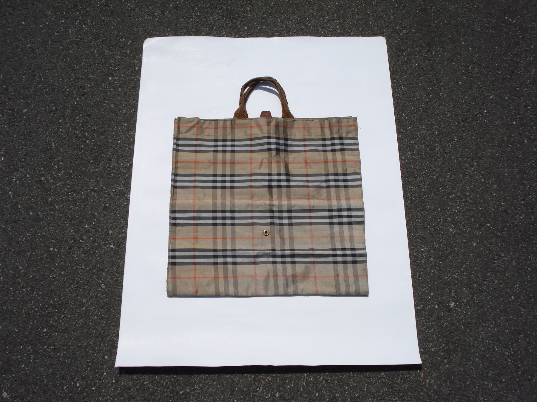 Burberry Borse: Burberry Shoppingbag – Usato da Basel venduto da art.basel 2