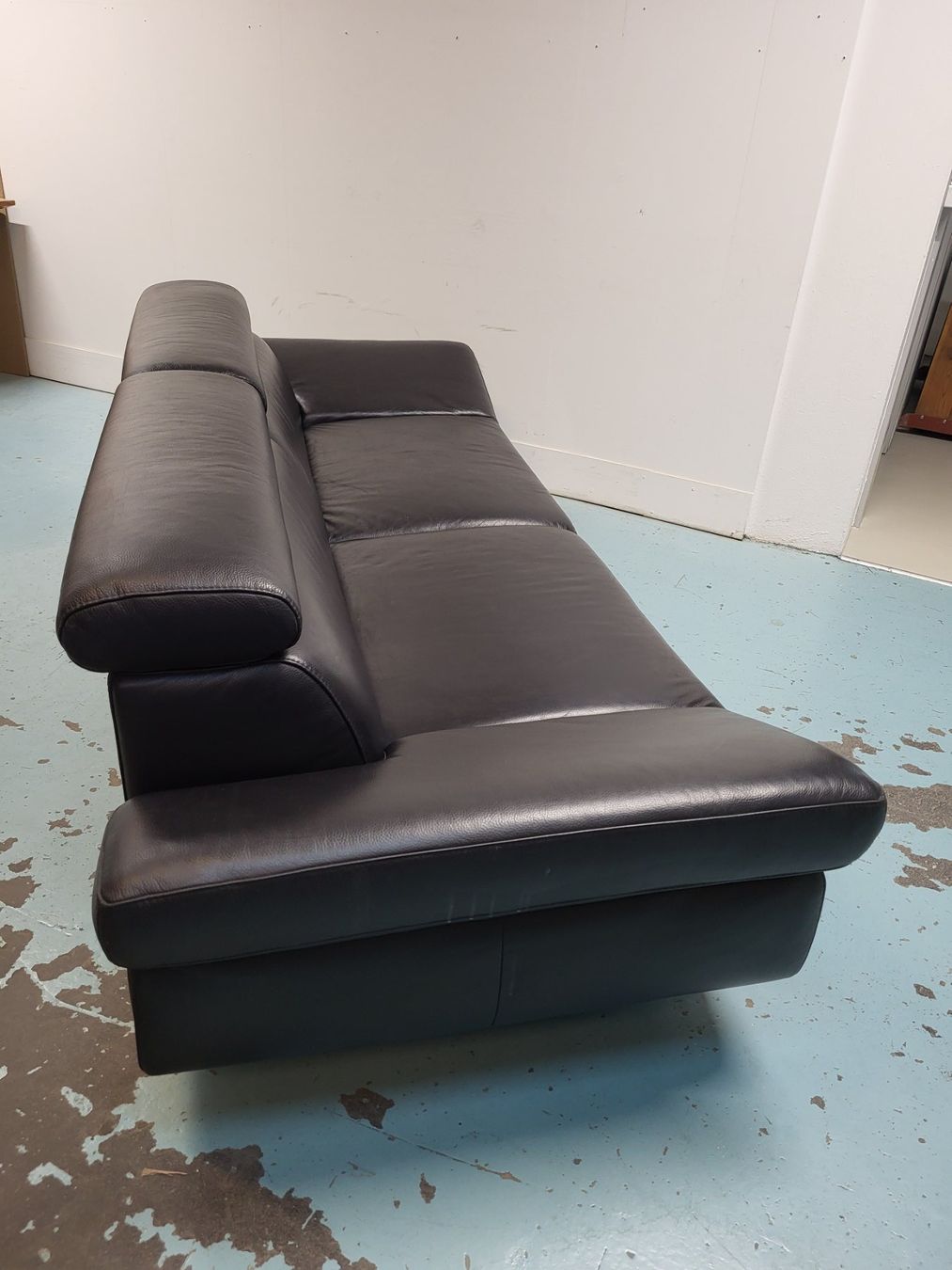 Sofas: Sofa Kunstleder – Gebraucht aus Brügg BE von POU-BELLE 3