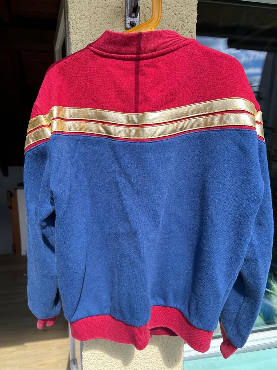 Pulls et sweat-shirts: Pullover Captain Marvel Kinder 11/12 J – D'occasion à Zürich par Amos23 1