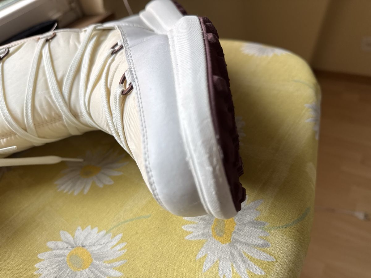 Chaussures hommes: Moonboots von Helly Hansen – D'occasion à Basel par balenadelfino 7