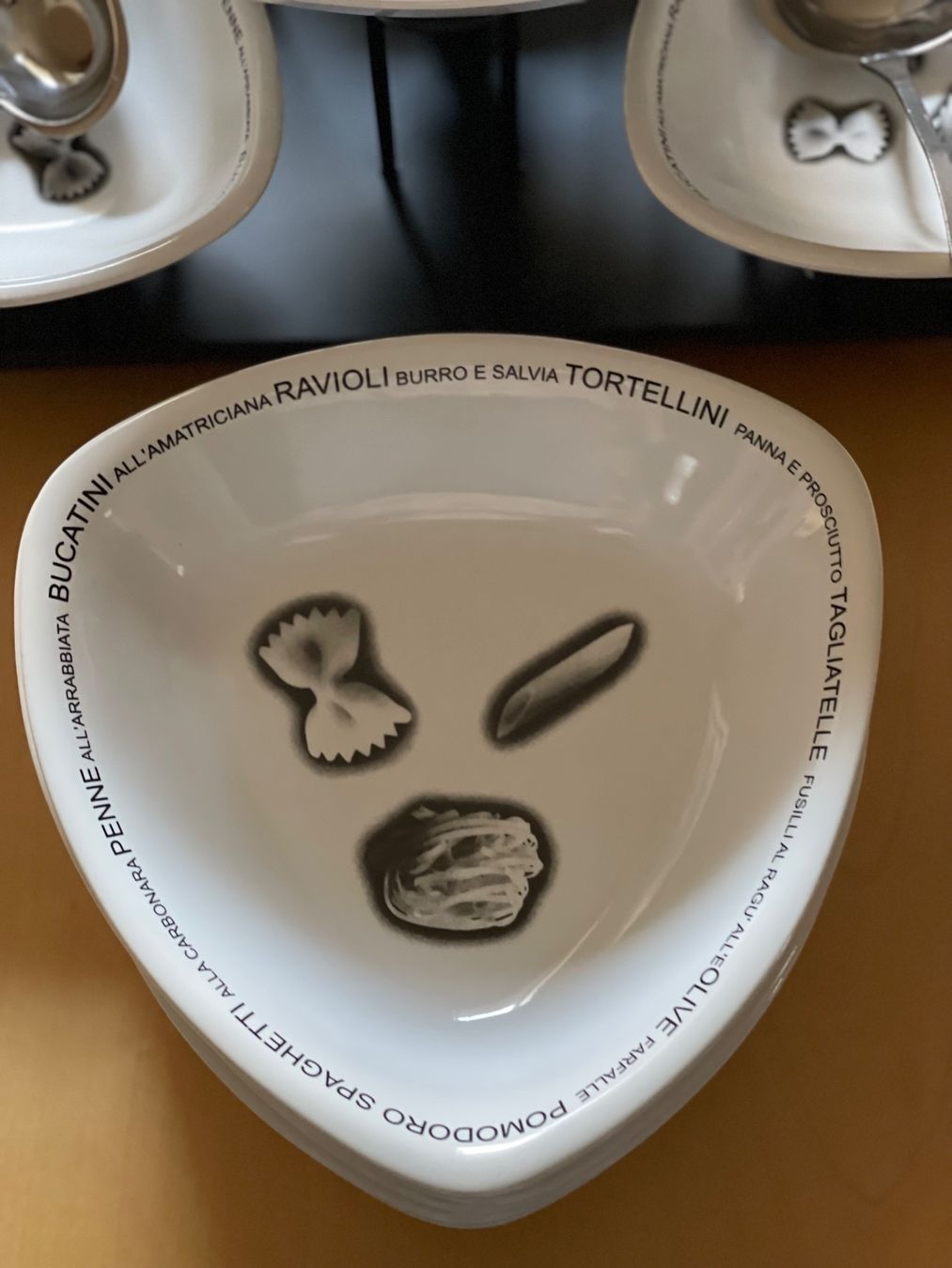 Set di piatti: Pasta-Servierset mit drehbarem Ständer (Neuwertig!) – Usato da Niederwil AG venduto da Vonky 2