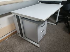 Bürotisch massiv und gute Qualität. 1.20m x 0.80cm