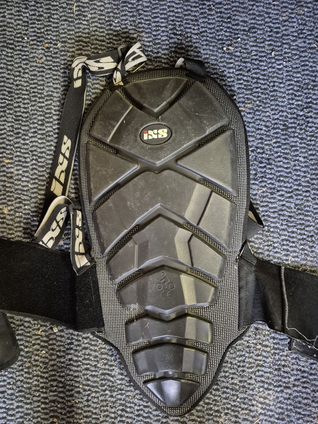 IXS Protezioni & Imbottiture: IXS Motorrad Rückenprotektor  – Usato da Niederried b. Kallnach venduto da PatSch88