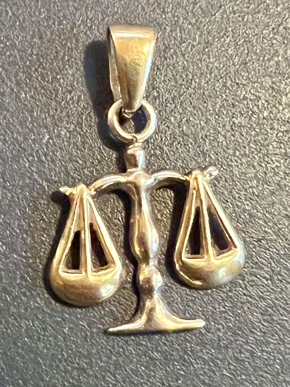Ciondoli: Gold-Anhänger 18K Waage – Usato da Chur venduto da Penting1935 1
