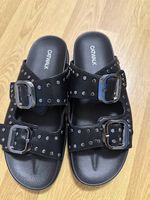 Pantolette mit Nieten schwarz Gr. 39 NEU