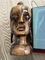 Afrikanische Frauenbüste aus massivem Holz