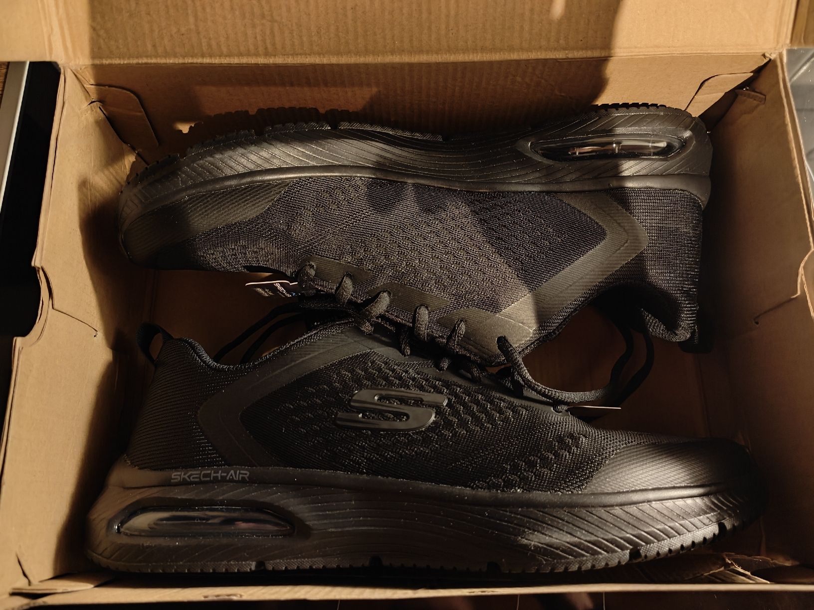Skechers Scarpe da uomo: Skechers Dyna-Air Herren Sneaker – Nuovo (secondo la descrizione) da Einsiedeln venduto da RaphaelSimeon