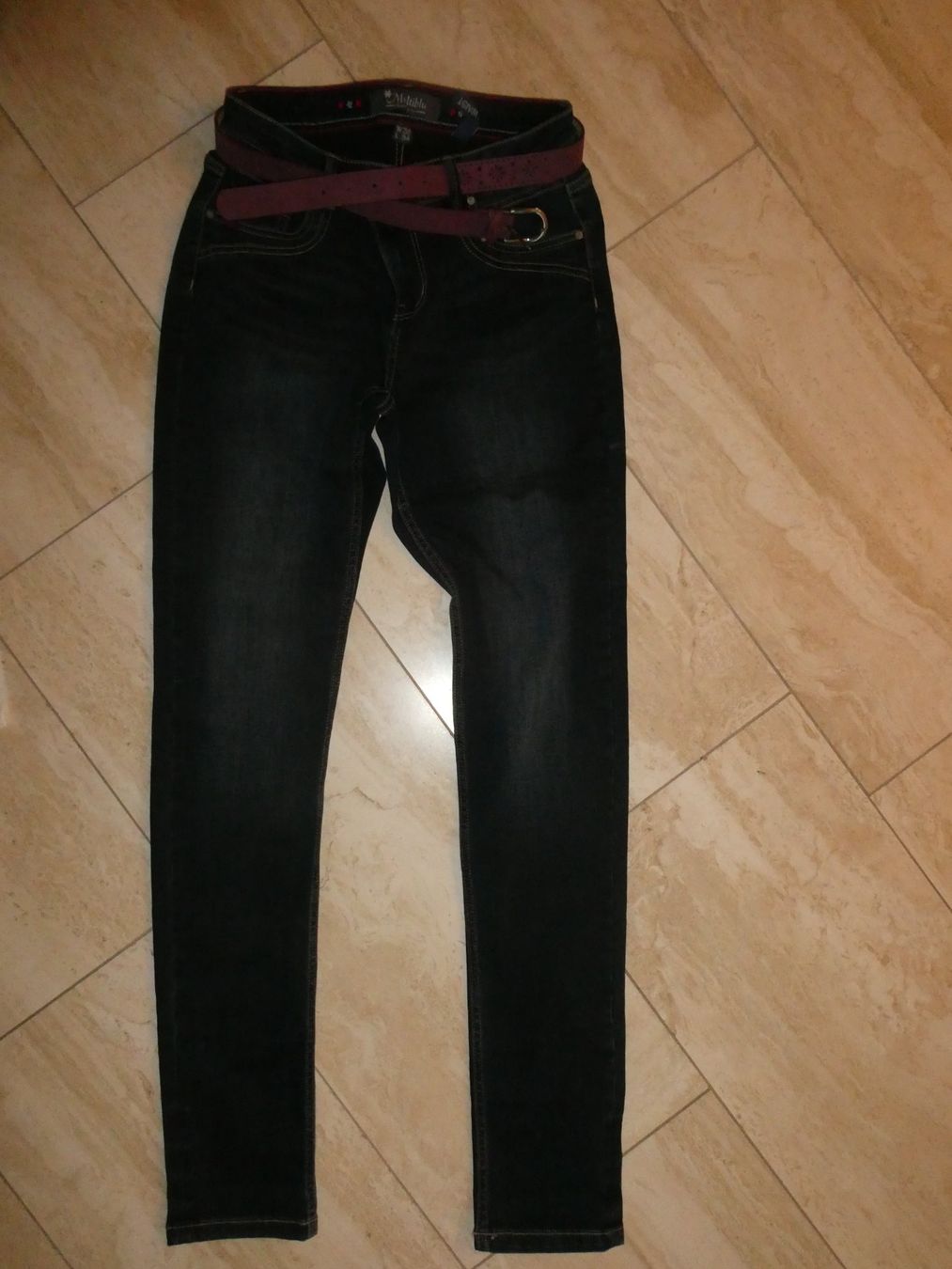 Jeans: Jeans dunkelblau mit Gürtel – Nuovo (secondo la descrizione) da Mels venduto da KOSL 1
