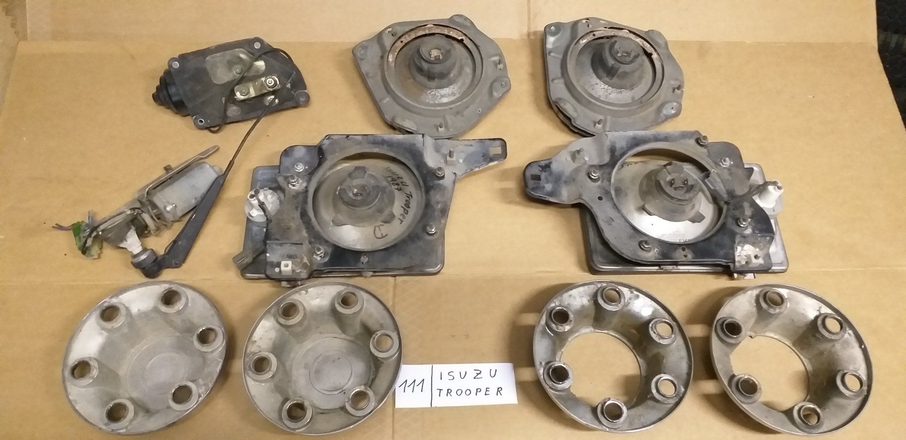 Fari: ISUZU TROOPER  4 PHARES  + CACHES MOYEUX     OLDTIMER – Usato da cortébert venduto da rlv 8