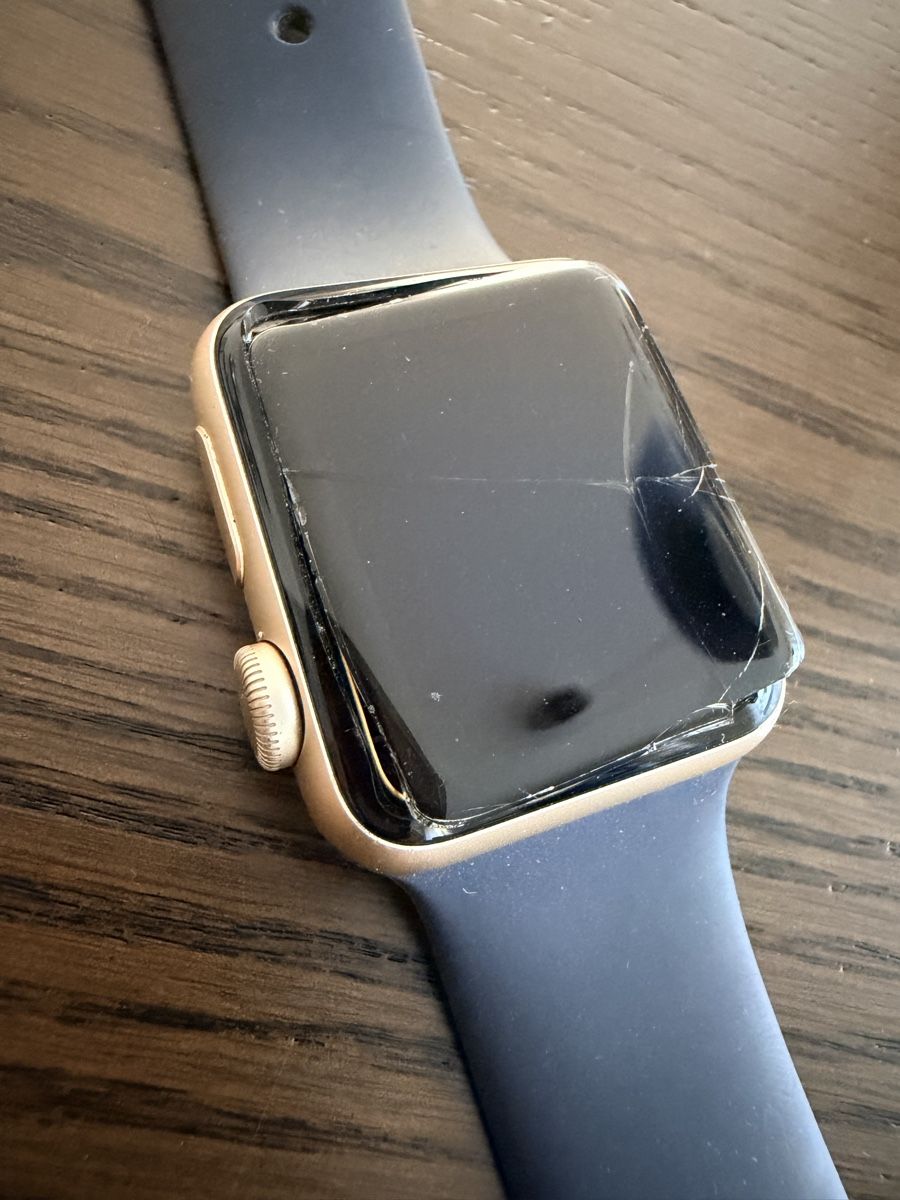 Apple Smartwatch: Apple Watch defekt mit Armband – Defekt aus Brugg AG von Mavileon 1