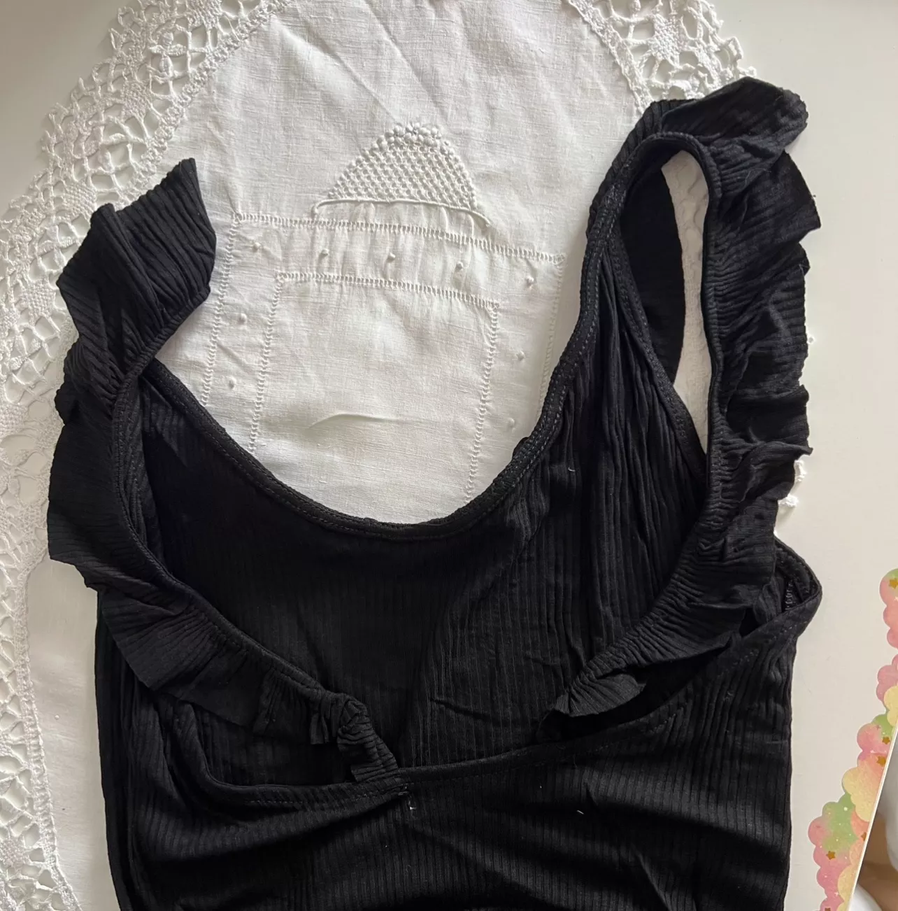 Pull&Bear Top: Schwarzer Body mit Rüschen – Nuovo (secondo la descrizione) da Tagelswangen venduto da fireiceprincess
