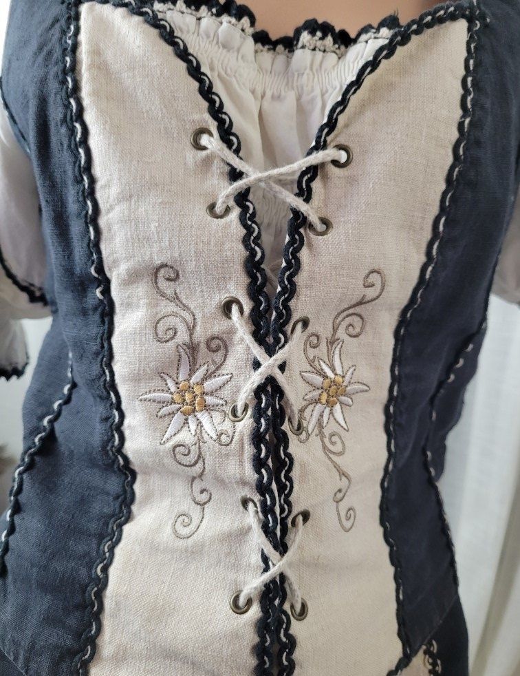 Kleider: Fuchs Trachtenmoden Dirndl / Trachtenkleid Gr. 44 – Gebraucht aus Flums von Flumsantik 1