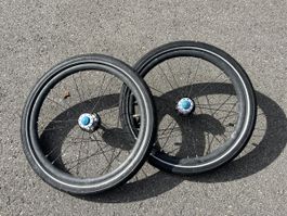 2 x 20“ Thule Chariot Räder