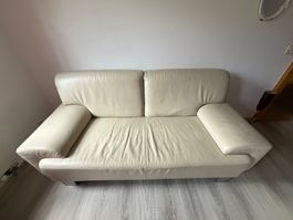 Edles Ledersofa in gutem Zustand, für zwei Personen