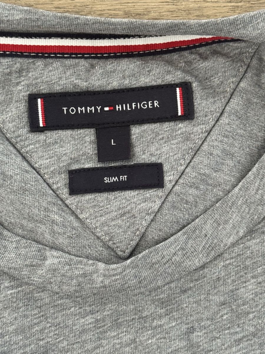Tommy Hilfiger T-shirt: Tommy Hilfiger T shirt – Usato da Sierre venduto da jen_w8vt 2