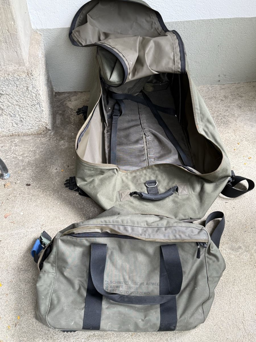 Valigie & Borse: Tasche mit Trolley SCHWEIZER ARMEE Militär  – Usato da Konolfingen venduto da petzipetz 3