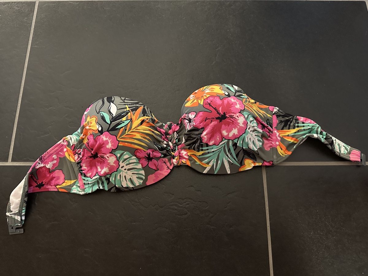 Buffalo Costumi da bagno & Bikini: Sommer Bikini-Oberteil mit schönem Muster Gr. 38 – Nuovo (secondo la descrizione) da Niederhasli venduto da R__A