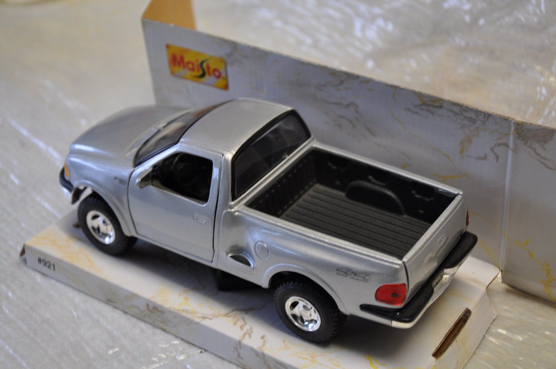 Maisto Modellini d'auto: Ford F150 – Nuovo e nell'imballaggio originale da Ebnat-Kappel venduto da Aallerlei 2