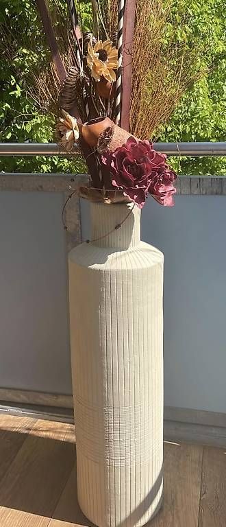 Vasi & Recipienti: Vase aus Ton mit Kunstblumen – Usato da Neuenhof venduto da Noar_Roan