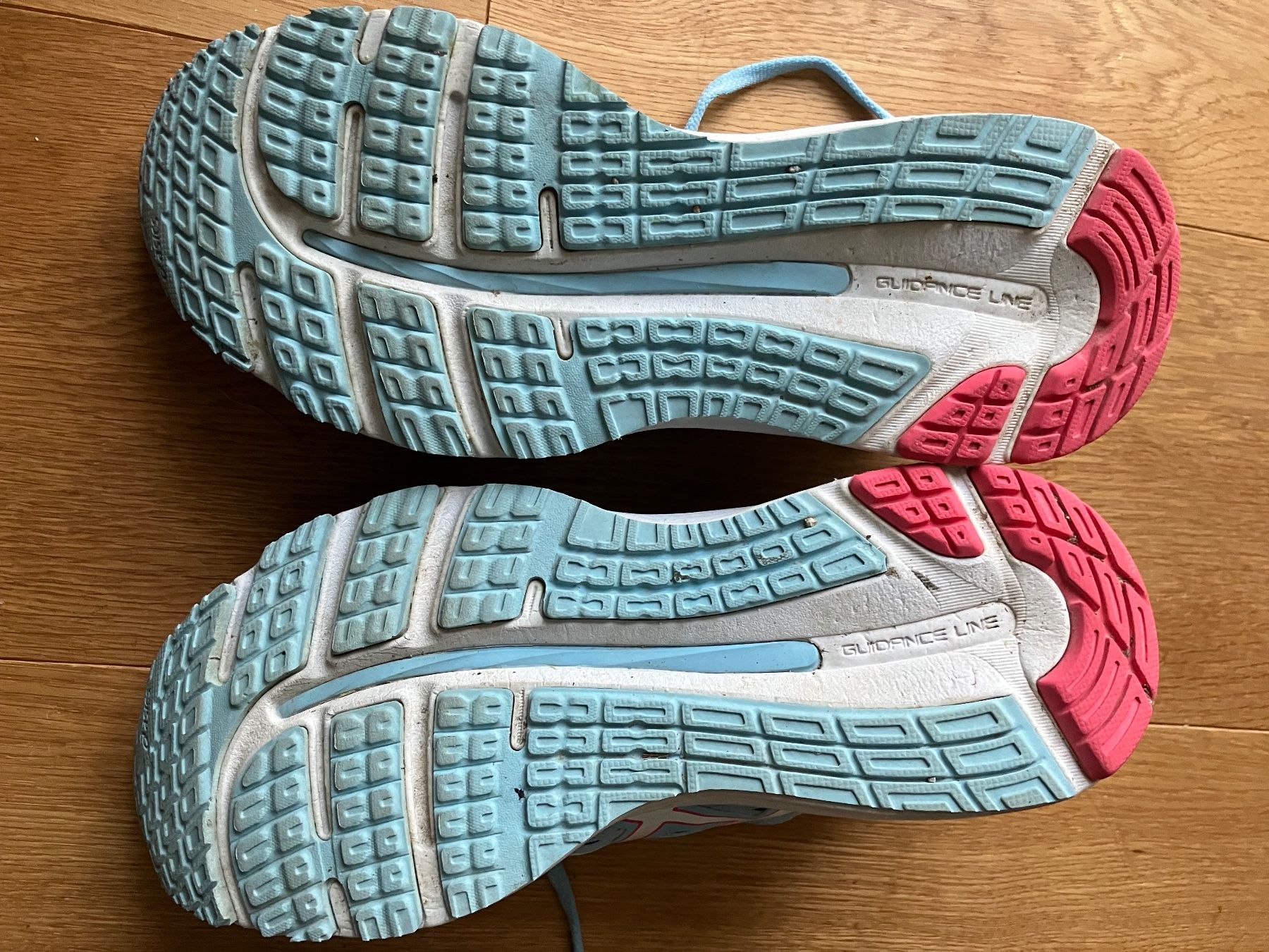 Asics Scarpe da donna: ASICS Laufschuhe Gr. 40.5 Hellblau – Usato da Magden venduto da Anthurium11 2