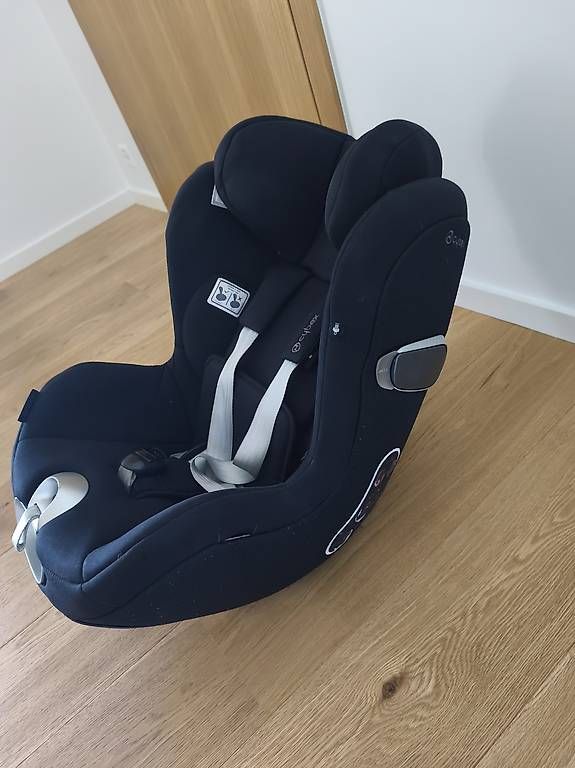 Seggiolini per auto: Siège et base bébé  – Usato da Thônex venduto da hel_y5q6 2