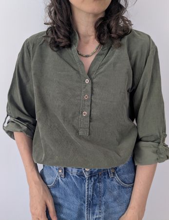 Damen Cordbluse oliv grün Knopfleiste gebrauchter Zustand 