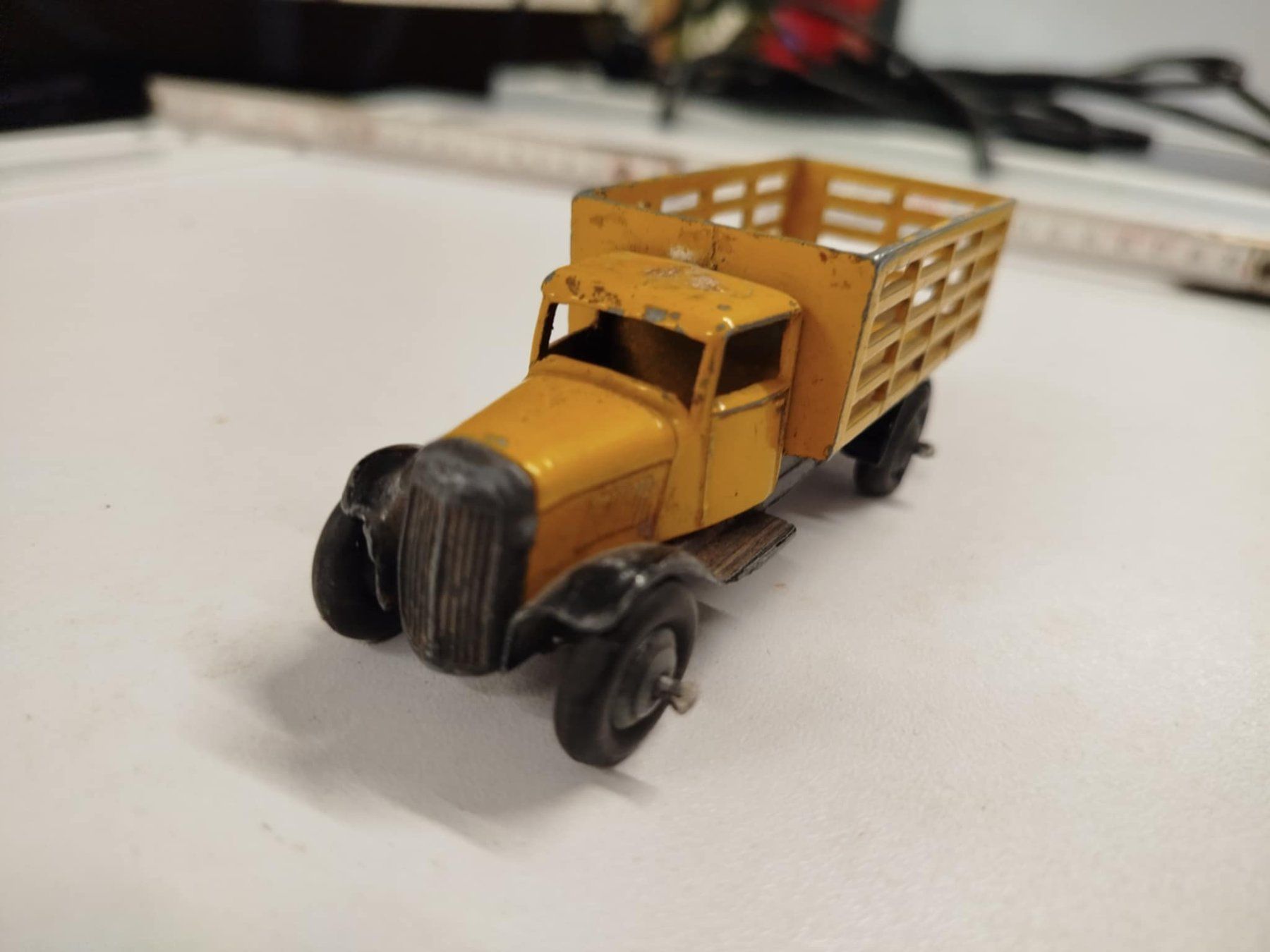 Dinky Toys Modellini d'auto: Dinky Toys (nr 11) – Usato da La Chaux-de-Fonds venduto da Emmaus2300CDF