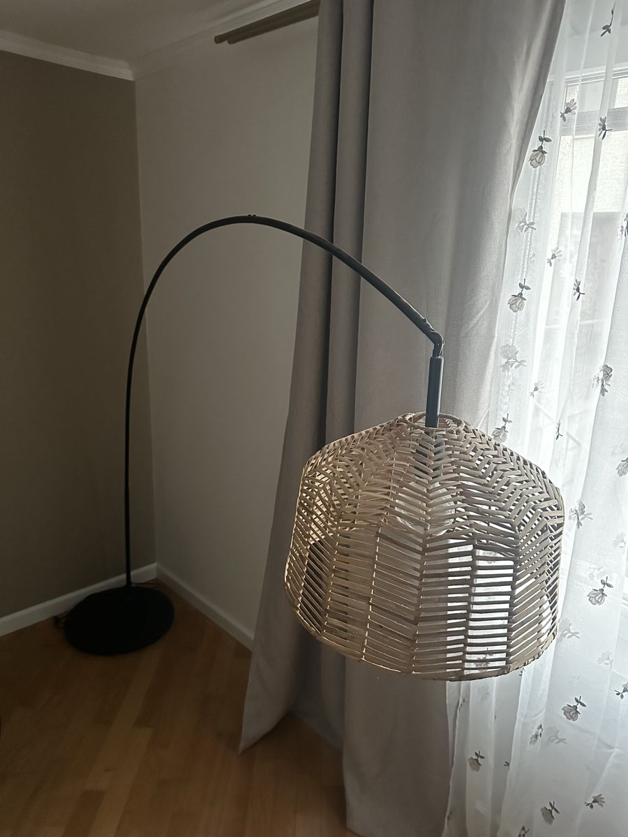 Ikea Lampade: IKEA Bogenleuchte mit Boho-Rattanschirm – Usato da Schönenberg ZH venduto da mka_lc7b 1