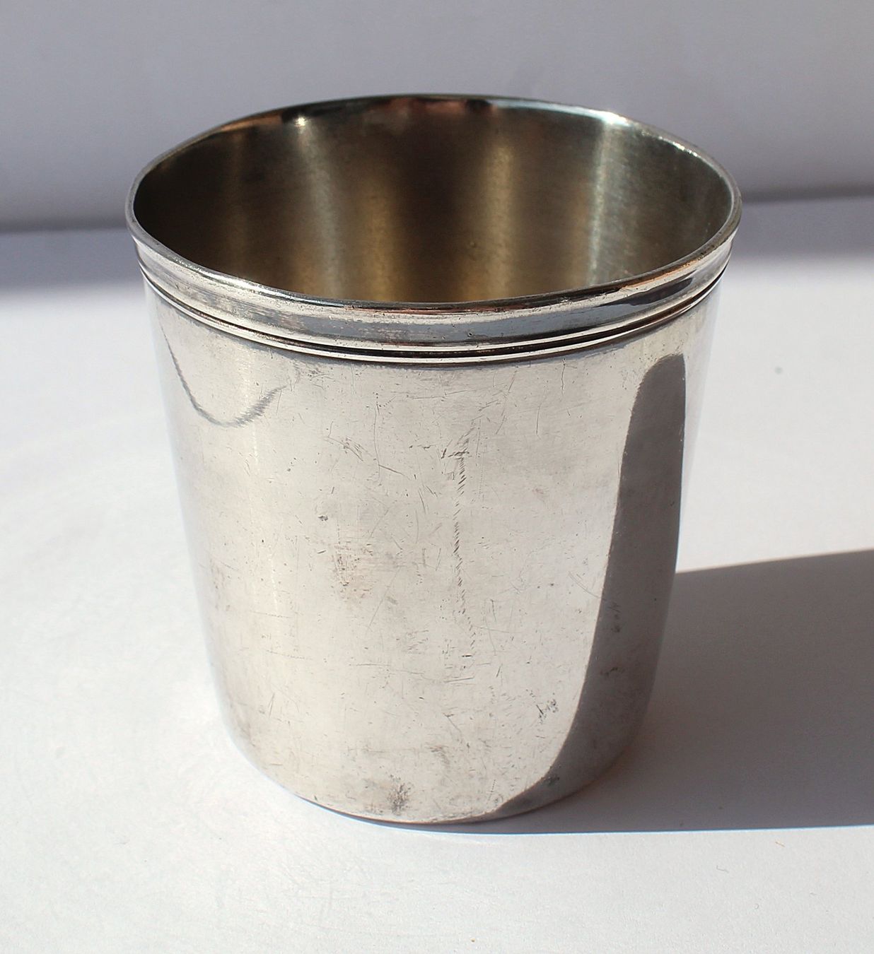 Christofle Tazze: Vintage Christofle Becher versilbert Frankreich – Usato da Zürich venduto da Auctionata 4