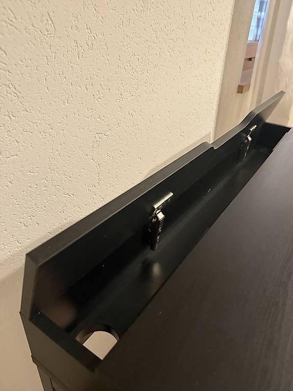 Scrivanie: Ikea Schreibtisch schwarz – Usato da Liestal venduto da laura.putnik 1